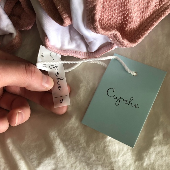 Cupshe one piece - Picture 10 of 11